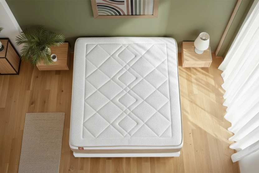 Pack lit complet 180x200 cm - Matelas + Sommier Beige (en kit) + 2 oreillers + Couette - Le Soyeux