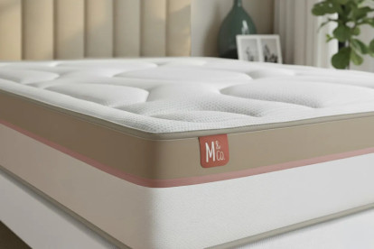 Pack lit complet 140x190 cm - Matelas + Sommier Beige (en kit) + 2 oreillers + Couette - Le Cosy